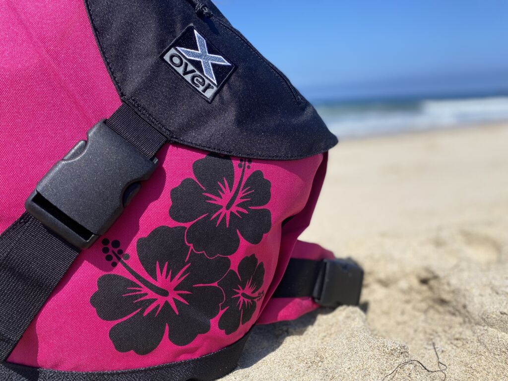 X-over bag in color Hawaiian Spirit with beach in the background